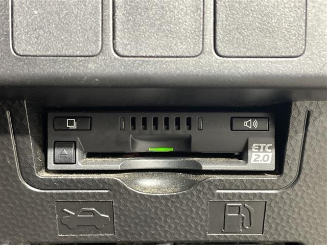 ルーミー カスタムＧ－Ｔ　純正９インチナビ　フリップダウンモニター　スマートアシスト２　バックカメラ　ワンオーナー　ドラレコ　シートヒーター　両側パワースライド　ＥＴＣ２．０　ＬＥＤ　フロアマット　オートライト　フォグランプ（5枚目）