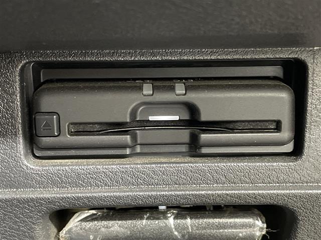 ノート Ｓ　純正９型ナビ　バックカメラ　ＬＥＤヘッドライト　ＥＴＣ　ドラレコ　エマージェンシーブレーキ　フォグランプ　フルセグ　インテリジェントキー　純正フロアマット　取扱説明書　保証書　ブレーキオートホールド（5枚目）