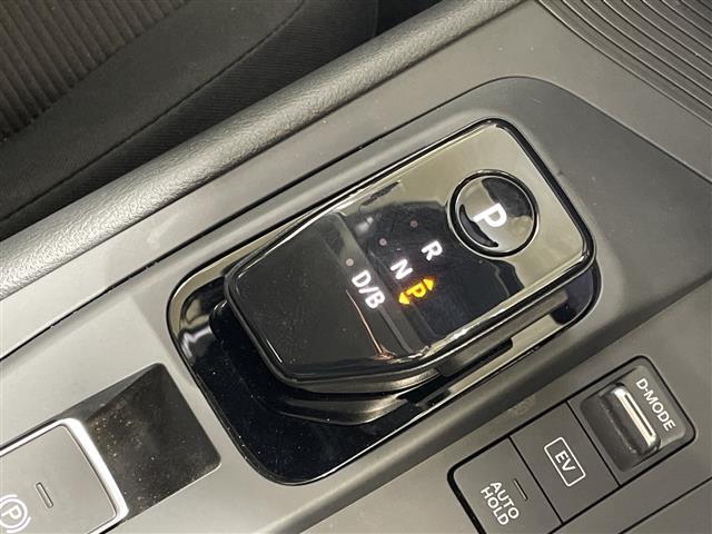 ノート Ｓ　純正９型ナビ　バックカメラ　ＬＥＤヘッドライト　ＥＴＣ　ドラレコ　エマージェンシーブレーキ　フォグランプ　フルセグ　インテリジェントキー　純正フロアマット　取扱説明書　保証書　ブレーキオートホールド（14枚目）