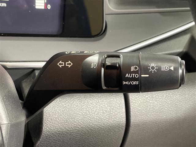 ノート Ｓ　純正９型ナビ　バックカメラ　ＬＥＤヘッドライト　ＥＴＣ　ドラレコ　エマージェンシーブレーキ　フォグランプ　フルセグ　インテリジェントキー　純正フロアマット　取扱説明書　保証書　ブレーキオートホールド（16枚目）