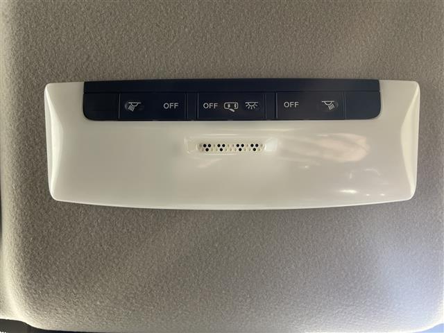 ノート Ｓ　純正９型ナビ　バックカメラ　ＬＥＤヘッドライト　ＥＴＣ　ドラレコ　エマージェンシーブレーキ　フォグランプ　フルセグ　インテリジェントキー　純正フロアマット　取扱説明書　保証書　ブレーキオートホールド（18枚目）