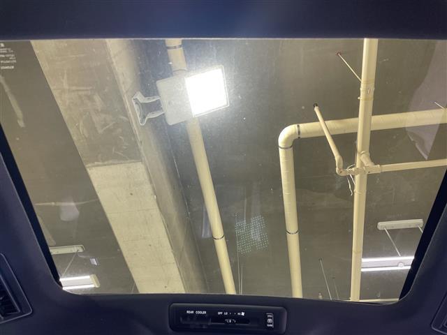 エスティマ アエラス　プレミアム　大型ムーンルーフ　純正９型ナビ　フルセグＴＶ　Ｂｌｕｅｔｏｏｔｈ対応　ドライブレコーダー　ビルトインＥＴＣ　両側パワースライドドア　ハーフレザーシート　キャプテンシート　純正ＬＥＤランプ　フォグランプ（5枚目）