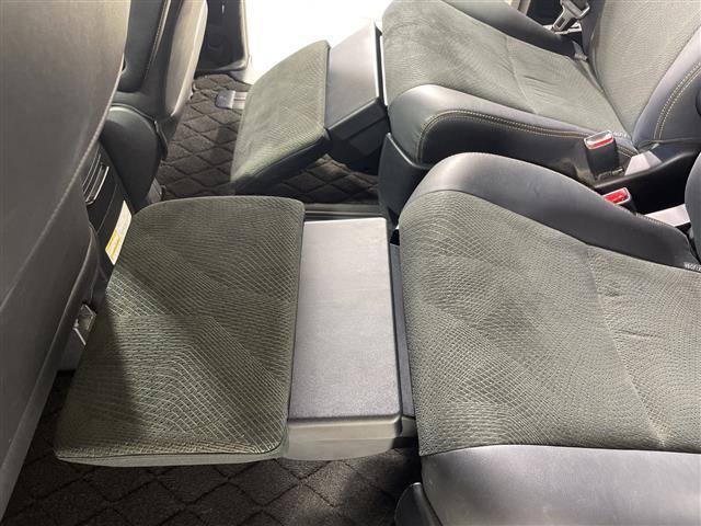 エスティマ アエラス　プレミアム　大型ムーンルーフ　純正９型ナビ　フルセグＴＶ　Ｂｌｕｅｔｏｏｔｈ対応　ドライブレコーダー　ビルトインＥＴＣ　両側パワースライドドア　ハーフレザーシート　キャプテンシート　純正ＬＥＤランプ　フォグランプ（6枚目）