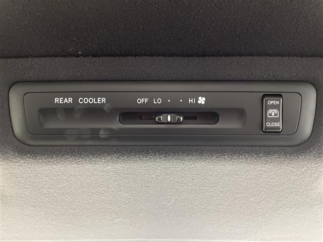 エスティマ アエラス　プレミアム　大型ムーンルーフ　純正９型ナビ　フルセグＴＶ　Ｂｌｕｅｔｏｏｔｈ対応　ドライブレコーダー　ビルトインＥＴＣ　両側パワースライドドア　ハーフレザーシート　キャプテンシート　純正ＬＥＤランプ　フォグランプ（10枚目）