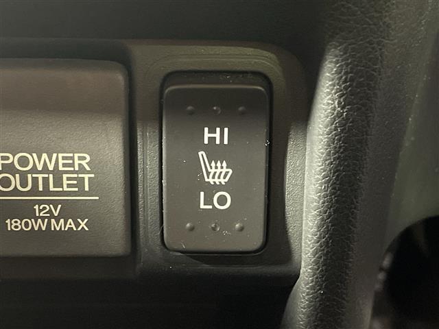 N-BOXカスタム G ターボSSブラックスタイルパッケージ 社外7インチナビ バックカメラ クルコン 両側パワースライドドア ハーフレザーシート ヒートシーター LED ビルトインETC フロアマット ウィンカーミラー フォグランプ 純正15インチAW(5枚目)