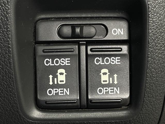 N-BOXカスタム G ターボSSブラックスタイルパッケージ 社外7インチナビ バックカメラ クルコン 両側パワースライドドア ハーフレザーシート ヒートシーター LED ビルトインETC フロアマット ウィンカーミラー フォグランプ 純正15インチAW(6枚目)