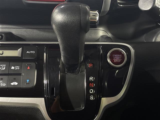 N-BOXカスタム G ターボSSブラックスタイルパッケージ 社外7インチナビ バックカメラ クルコン 両側パワースライドドア ハーフレザーシート ヒートシーター LED ビルトインETC フロアマット ウィンカーミラー フォグランプ 純正15インチAW(19枚目)