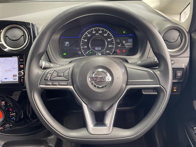 ノート ｅ－パワー　Ｘ　純正ナビ　全周囲カメラ　バックカメラ　ＥＴＣ　純正ドライブレコーダー　純正フロアマット　ステアリングスイッチ　デジタルインナーミラー　プッシュスタート　スマートキー　スペアキー１本　ＬＥＤヘッドライト（7枚目）