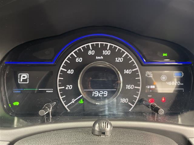 ノート ｅ－パワー　Ｘ　純正ナビ　全周囲カメラ　バックカメラ　ＥＴＣ　純正ドライブレコーダー　純正フロアマット　ステアリングスイッチ　デジタルインナーミラー　プッシュスタート　スマートキー　スペアキー１本　ＬＥＤヘッドライト（8枚目）