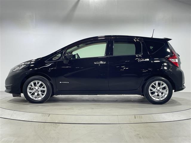 ノート ｅ－パワー　Ｘ　純正ナビ　全周囲カメラ　バックカメラ　ＥＴＣ　純正ドライブレコーダー　純正フロアマット　ステアリングスイッチ　デジタルインナーミラー　プッシュスタート　スマートキー　スペアキー１本　ＬＥＤヘッドライト（33枚目）