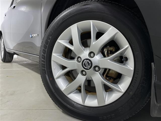 ノート ｅ－パワー　Ｘ　純正ナビ　全周囲カメラ　バックカメラ　ＥＴＣ　純正ドライブレコーダー　純正フロアマット　ステアリングスイッチ　デジタルインナーミラー　プッシュスタート　スマートキー　スペアキー１本　ＬＥＤヘッドライト（39枚目）