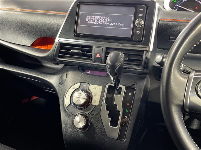 シエンタ ハイブリッドG 純正ナビ 両側電動 セーフティセンス Bカメラ ETC LED 前後ドラレコ スマートキー 純15AW オートライト フォグランプ ドアバイザー フロアマット 電格ミラー 保証書 取説(13枚目)