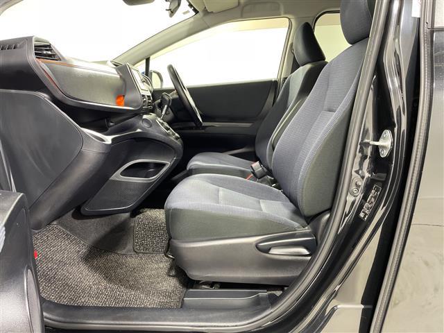 シエンタ ハイブリッドG 純正ナビ 両側電動 セーフティセンス Bカメラ ETC LED 前後ドラレコ スマートキー 純15AW オートライト フォグランプ ドアバイザー フロアマット 電格ミラー 保証書 取説(29枚目)