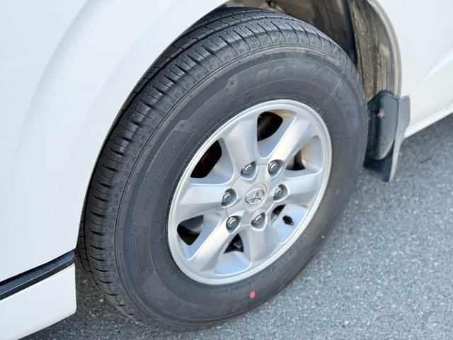 ちょっと製造年が裏側に書いてあるタイプで覗いては見たのですがなかなか見えず。。ただひび割れなど劣化も全くないのでだいぶ新しい製造だと思います。