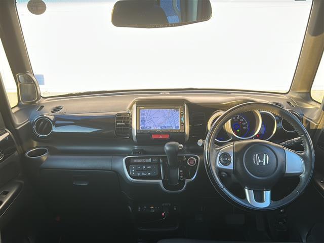 N-BOXカスタム G SSパッケージ ☆純正ギャザーズナビ☆バックカメラ☆ワンセグテレビ☆前席シートヒーター☆両側パワースライドドア☆ETC☆スマートキー☆オートライト☆純正フロアマット☆LEDフォグライト(3枚目)