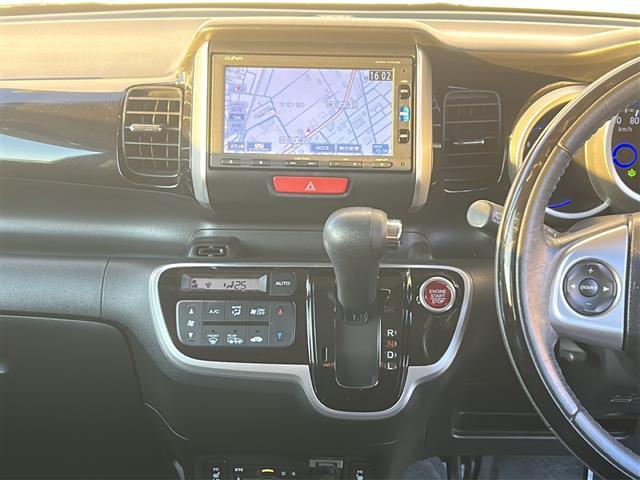 N-BOXカスタム G SSパッケージ ☆純正ギャザーズナビ☆バックカメラ☆ワンセグテレビ☆前席シートヒーター☆両側パワースライドドア☆ETC☆スマートキー☆オートライト☆純正フロアマット☆LEDフォグライト(6枚目)