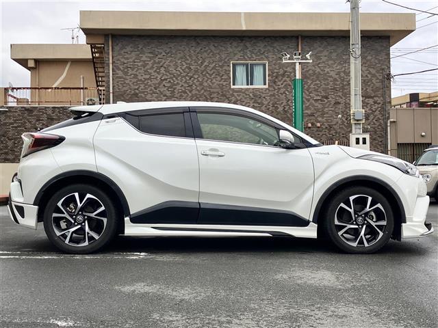 C-HR G フルモデリスタエアロ/ALPINE製9インチナビ/バックカメラ/レーダークルーズコントロール/ETC/シートヒーター/コーナーセンサー前後/レーンキープアシスト/HDMI接続/BSM/LEDライト(9枚目)