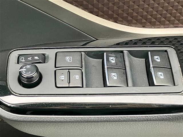 C-HR G フルモデリスタエアロ/ALPINE製9インチナビ/バックカメラ/レーダークルーズコントロール/ETC/シートヒーター/コーナーセンサー前後/レーンキープアシスト/HDMI接続/BSM/LEDライト(18枚目)