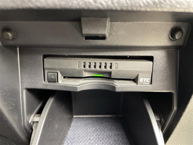 アルファードハイブリッド ＳＲ　Ｃパッケージ　純正９型ナビ　純正１２．１型ナビ　ツインムーンルーフ　ブラインドスポットモニター　デジタルインナーミラー　アダプティブクルーズコントロール　パワーバックドア　シートベンチレーション　ＥＴＣ　禁煙車（10枚目）