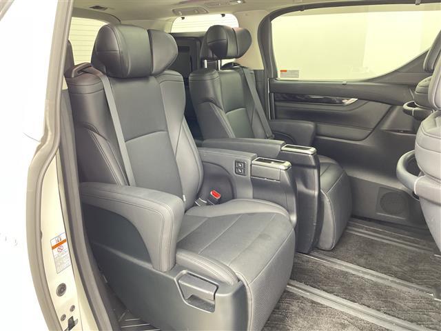 アルファードハイブリッド ＳＲ　Ｃパッケージ　純正９型ナビ　純正１２．１型ナビ　ツインムーンルーフ　ブラインドスポットモニター　デジタルインナーミラー　アダプティブクルーズコントロール　パワーバックドア　シートベンチレーション　ＥＴＣ　禁煙車（15枚目）