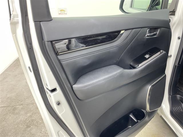 アルファードハイブリッド ＳＲ　Ｃパッケージ　純正９型ナビ　純正１２．１型ナビ　ツインムーンルーフ　ブラインドスポットモニター　デジタルインナーミラー　アダプティブクルーズコントロール　パワーバックドア　シートベンチレーション　ＥＴＣ　禁煙車（38枚目）