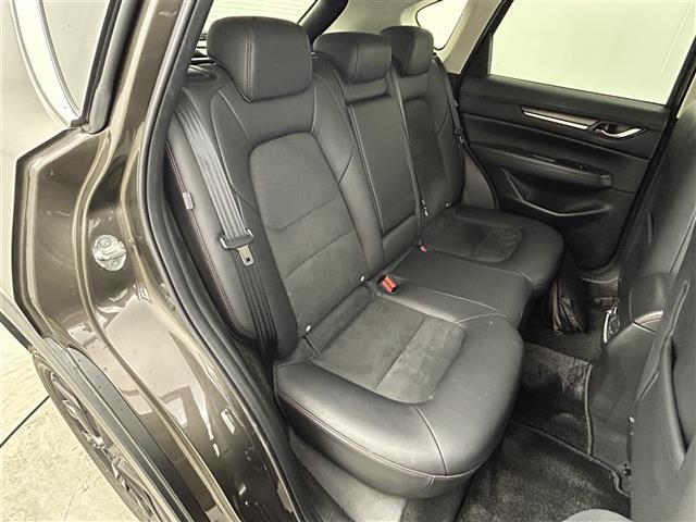 ＣＸ－５ ＸＤ　ブラックトーンエディション　サンルーフ　ＢＯＳＥサウンド　３６０度ビューモニター　シートヒーター　純正ナビ　ＥＴＣ　レーダークルーズコントロール　ＢＳＭ　ヘッドアップディスプレイ　ハーフレザーシート　パワーバックドア　ＬＥＤ（9枚目）