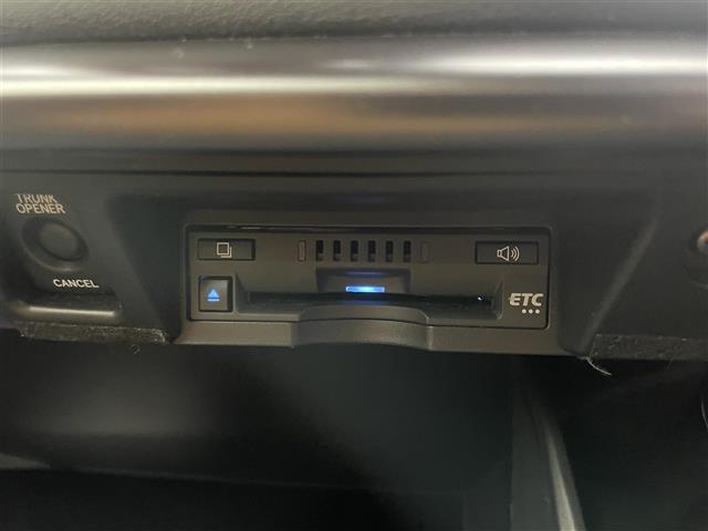 クラウンハイブリッド Ｓ　純正１２．３インチナビ　バックカメラ　ハーフレザーシート　パワーシート　シートヒーター　ステアリングヒーター　ビルトインＥＴＣ　ドライブレコーダー　トヨタセーフティーセンス　追従クルコン　ＢＳＭ（5枚目）