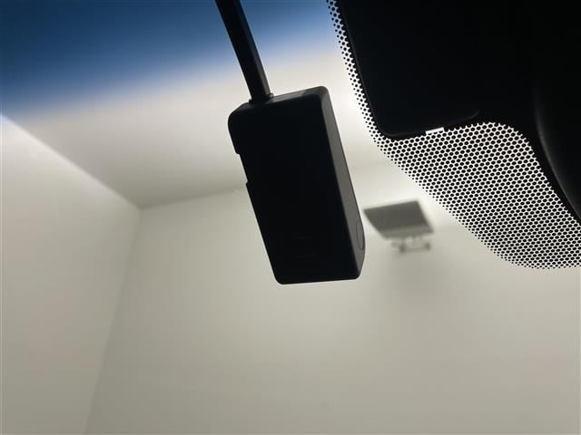 クラウンハイブリッド Ｓ　純正１２．３インチナビ　バックカメラ　ハーフレザーシート　パワーシート　シートヒーター　ステアリングヒーター　ビルトインＥＴＣ　ドライブレコーダー　トヨタセーフティーセンス　追従クルコン　ＢＳＭ（7枚目）