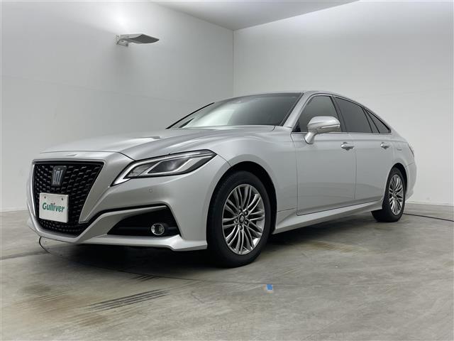 クラウンハイブリッド Ｓ　純正１２．３インチナビ　バックカメラ　ハーフレザーシート　パワーシート　シートヒーター　ステアリングヒーター　ビルトインＥＴＣ　ドライブレコーダー　トヨタセーフティーセンス　追従クルコン　ＢＳＭ（12枚目）