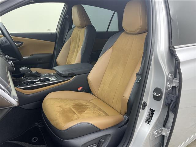 クラウンハイブリッド Ｓ　純正１２．３インチナビ　バックカメラ　ハーフレザーシート　パワーシート　シートヒーター　ステアリングヒーター　ビルトインＥＴＣ　ドライブレコーダー　トヨタセーフティーセンス　追従クルコン　ＢＳＭ（17枚目）