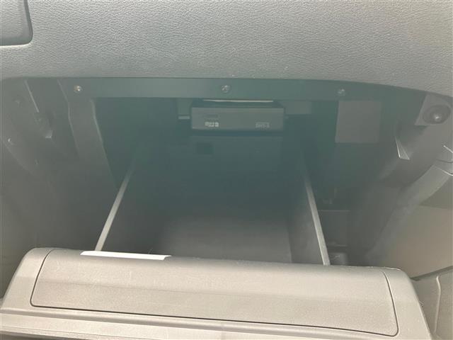 ノート Ｘ　純正９インチナビ／全方位カメラ／純正ドライブレコーダー／ワンオーナー／ＥＴＣ２．０／ワイヤレス充電／デジタルインナーミラー／ＨＤＭＩ接続／ＢＳＭ／ＵＳＢ入力端子／コーナーセンサー前後／ＬＥＤライト（33枚目）