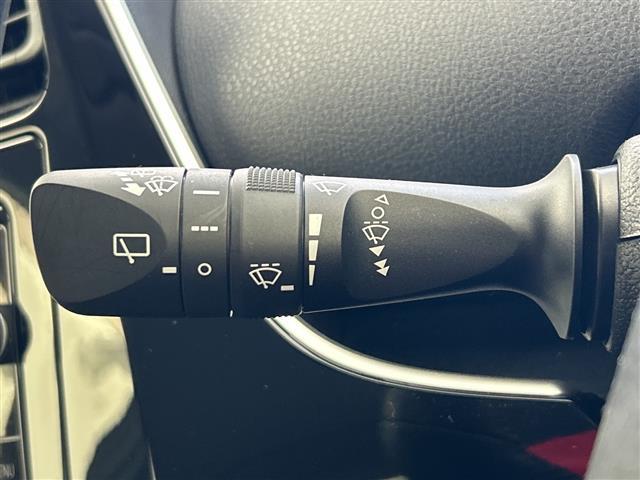 プリウス S 純正ナビ フルセグ CD DVD BT MSV バックカメラ ビルトインETC プリクラッシュセーフティー LDA レーダークルーズコントロール ふらつき検知機能 LEDヘッドライト オートライト(10枚目)