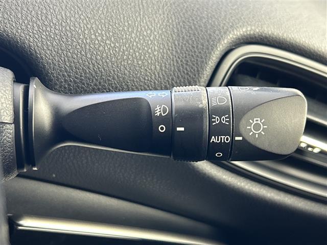 プリウス S 純正ナビ フルセグ CD DVD BT MSV バックカメラ ビルトインETC プリクラッシュセーフティー LDA レーダークルーズコントロール ふらつき検知機能 LEDヘッドライト オートライト(11枚目)