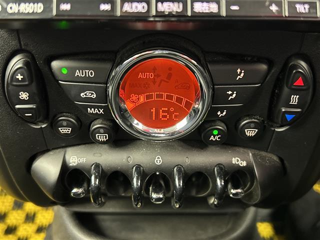 MINI クーパーSD クロスオーバー 社外SDナビ BT Bカメ LED ETC 純正AW DVD 横滑り防止機能 リモコンキー プッシュスタート サイドエアバッグ カーテンエアバッグ 社外フロアマット オートライト スペアキー1本(33枚目)