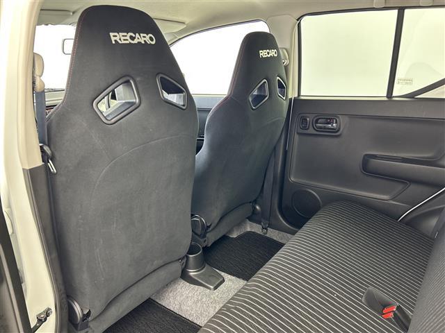 アルトワークス ベースグレード クラリオンオーディオ CD AUX FM AM RECARO セミバケットシート 社外マフラー RSRダウンサス 5MT 電動格納ミラー スマートキー プッシュスタート HIDヘッド オートライト(24枚目)