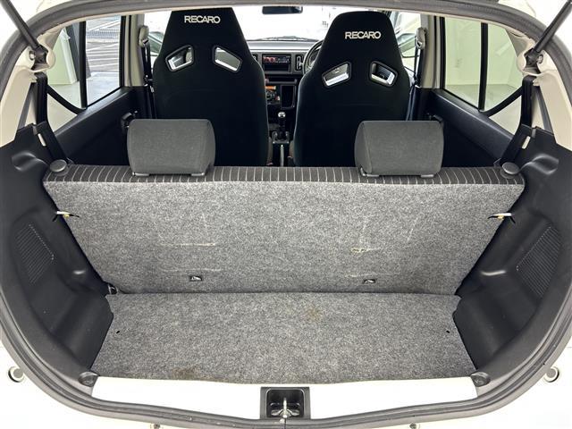 アルトワークス ベースグレード クラリオンオーディオ CD AUX FM AM RECARO セミバケットシート 社外マフラー RSRダウンサス 5MT 電動格納ミラー スマートキー プッシュスタート HIDヘッド オートライト(27枚目)