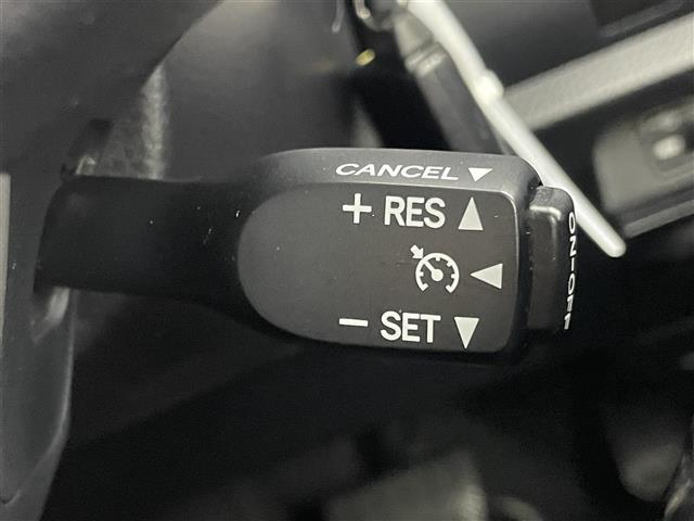 ノア Ｓｉ　ダブルバイビーＩＩ　純正１０型ナビ　純正１２．１型後席モニター　衝突被害軽減ブレーキ　両側電動スライドドア　クルコン　レーンキープ　　ＬＥＤオートライト　純正ドラレコ　ＥＴＣ　レザーステアリング　スマートキー　純正ＡＷ（11枚目）