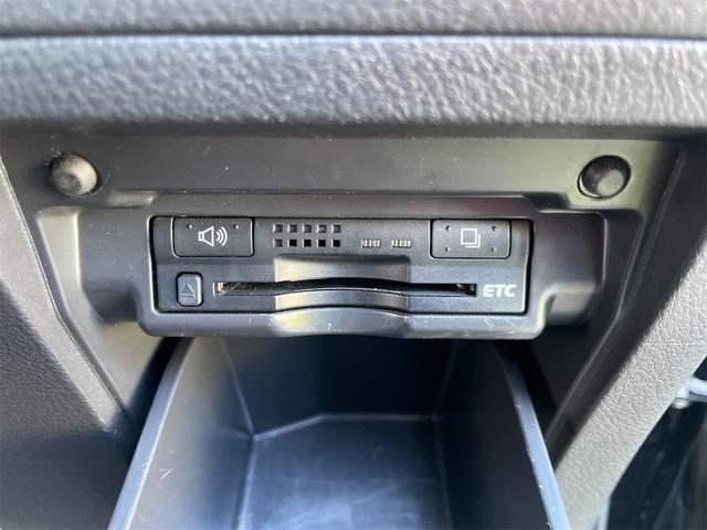 高速道路を使うときにいちいち止まらなくてスイスイ☆乗る時も降りる時もカードさえ入れとけば通勤で毎日使うときも必需品ですよね！もちろん週末の遠出のドライブの際もＥＴＣレーンは空いてますので、スイスイ☆