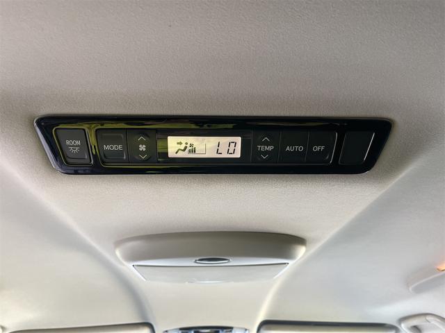 広い後部座席もオートエアコンつきだから快適です！