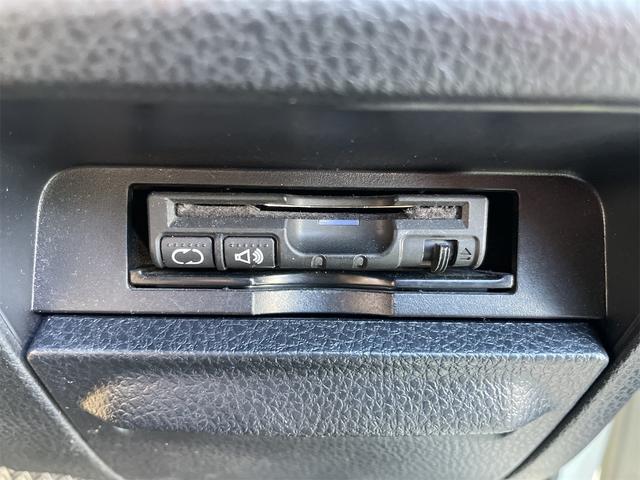 高速道路を使うときにいちいち止まらなくてスイスイ☆乗る時も降りる時もカードさえ入れとけば通勤で毎日使うときも必需品ですよね！もちろん週末の遠出のドライブの際もＥＴＣレーンは空いてますので、スイスイ☆