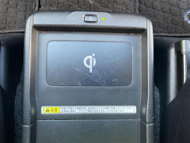 置き型スマホ充電機。充電コードがないから足元もスッキリ！！