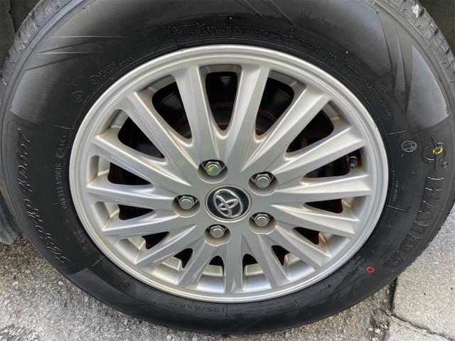 やはり足元にアルミホイールを履いていると、より車が良く見えますねよね！洗車の際は是非、ボディもですがアルミもしっかりと洗ってあげると輝きが復活しますので、足元もピッカピカでいきましょー！