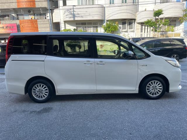 国道５８号線の仲西交差点をパイプライン方面に向かって最初の信号の角にございます。スタッフ一同、皆様のお越しをおまちしております。　お問合せは　０９８－８７５－５４０２