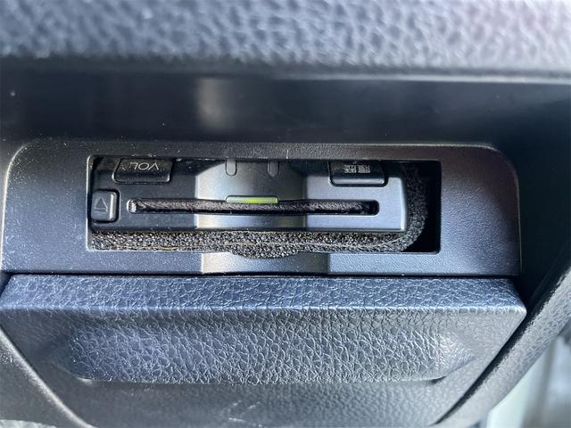 高速道路を使うときにいちいち止まらなくてスイスイ☆乗る時も降りる時もカードさえ入れとけば通勤で毎日使うときも必需品ですよね！もちろん週末の遠出のドライブの際もＥＴＣレーンは空いてますので、スイスイ☆