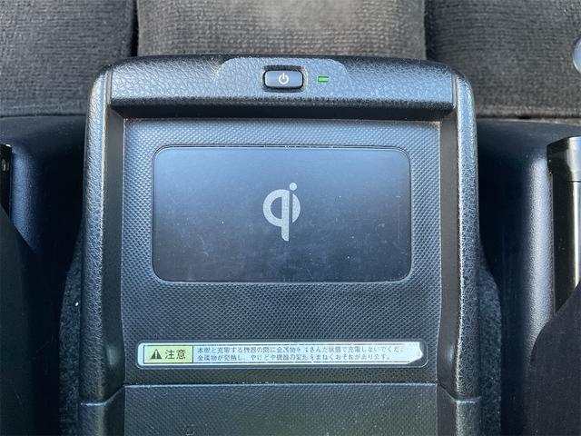 置き型スマホ充電機。充電コードがないから足元もスッキリ！！