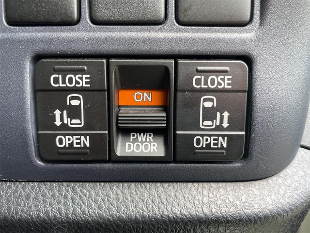 小さなお子様がいるときや、ご高齢の方がいる際などもとっても便利！スライドドアが自動なので、開け閉めの際もロックがついてて安心ですよね！２列目、３列目の方もこれで乗り降りも楽々♪