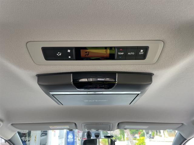 広い後席にもオートエアコンがついてます。快適なドライブが楽しめますね！