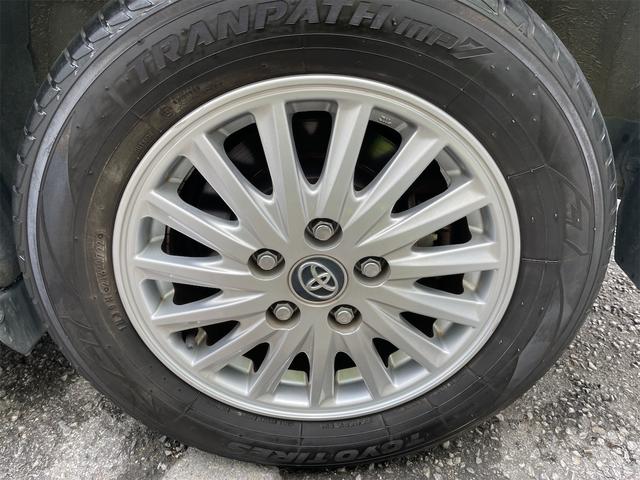 やはり足元にアルミホイールを履いていると、より車が良く見えますねよね！洗車の際は是非、ボディもですがアルミもしっかりと洗ってあげると輝きが復活しますので、足元もピッカピカでいきましょー！