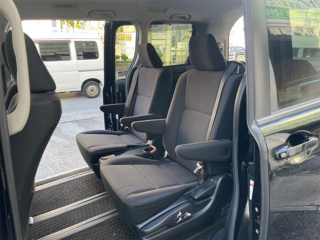 ２列目も足元広々♪後部座席も快適に座っていただけます！