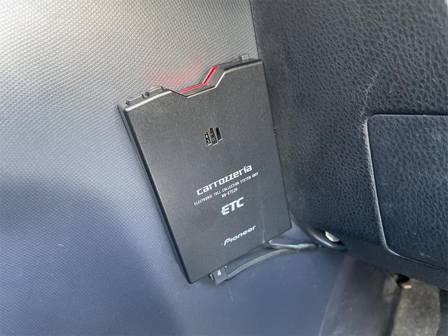 高速道路を使うときにいちいち止まらなくてスイスイ☆乗る時も降りる時もカードさえ入れとけば通勤で毎日使うときも必需品ですよね！もちろん週末の遠出のドライブの際もＥＴＣレーンは空いてますので、スイスイ☆